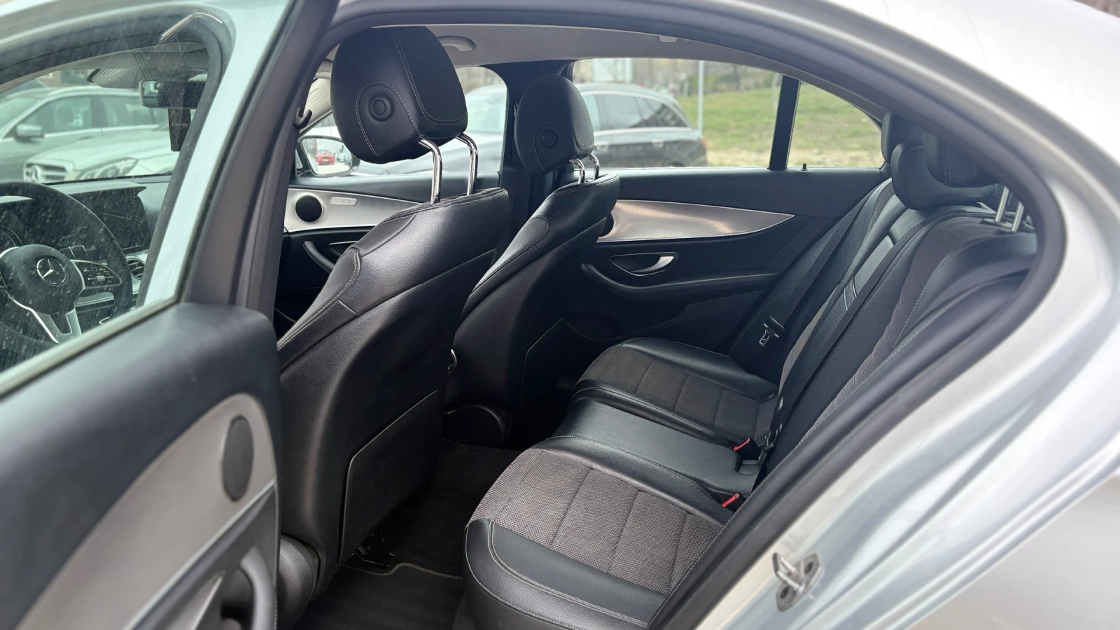 Mercedes-Benz E 200, снимка 8 - Автомобили и джипове - 53911240