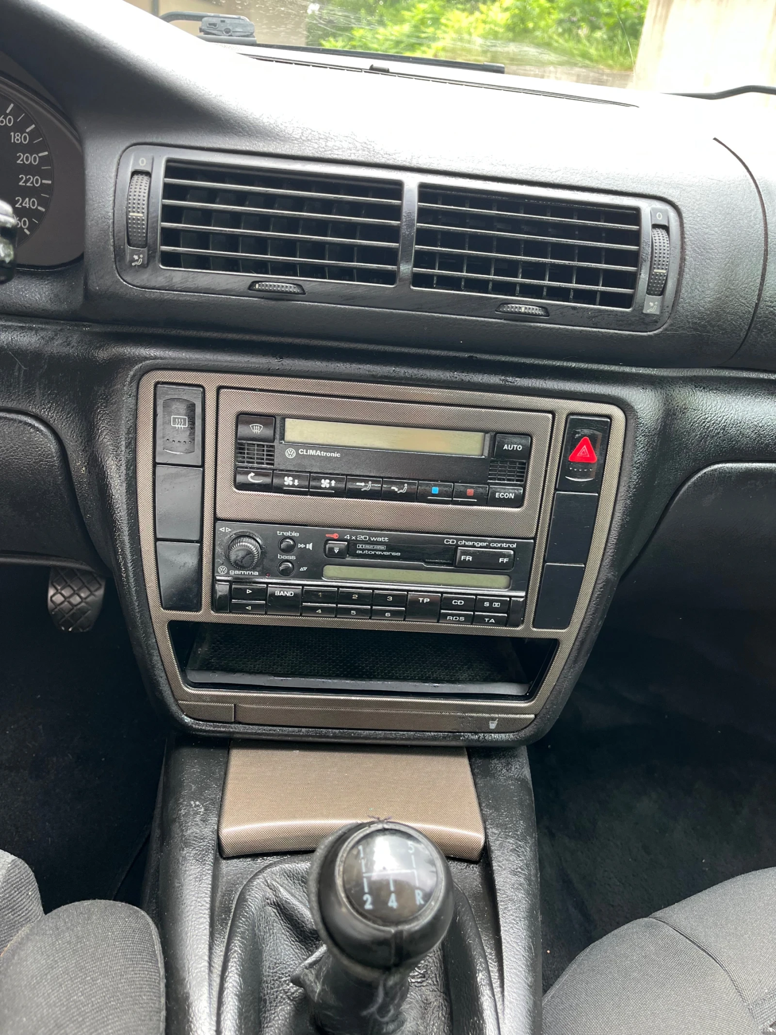 VW Passat, снимка 13 - Автомобили и джипове - 55024310
