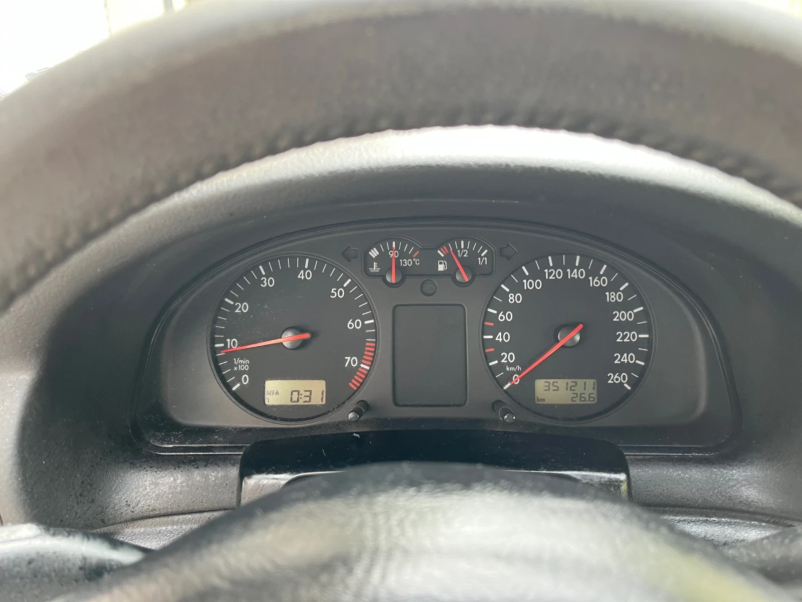 VW Passat, снимка 12 - Автомобили и джипове - 55024310