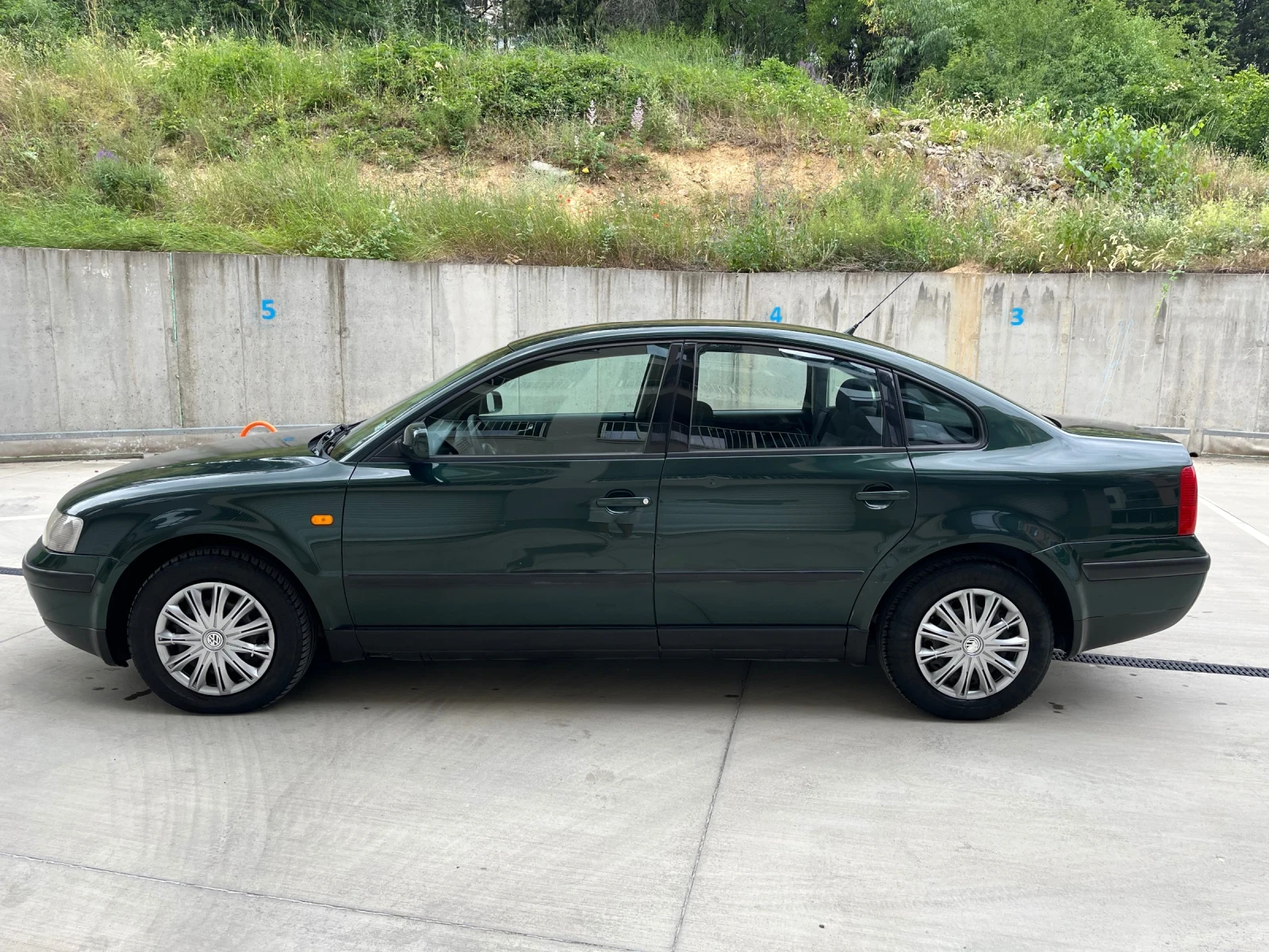VW Passat, снимка 4 - Автомобили и джипове - 55024310