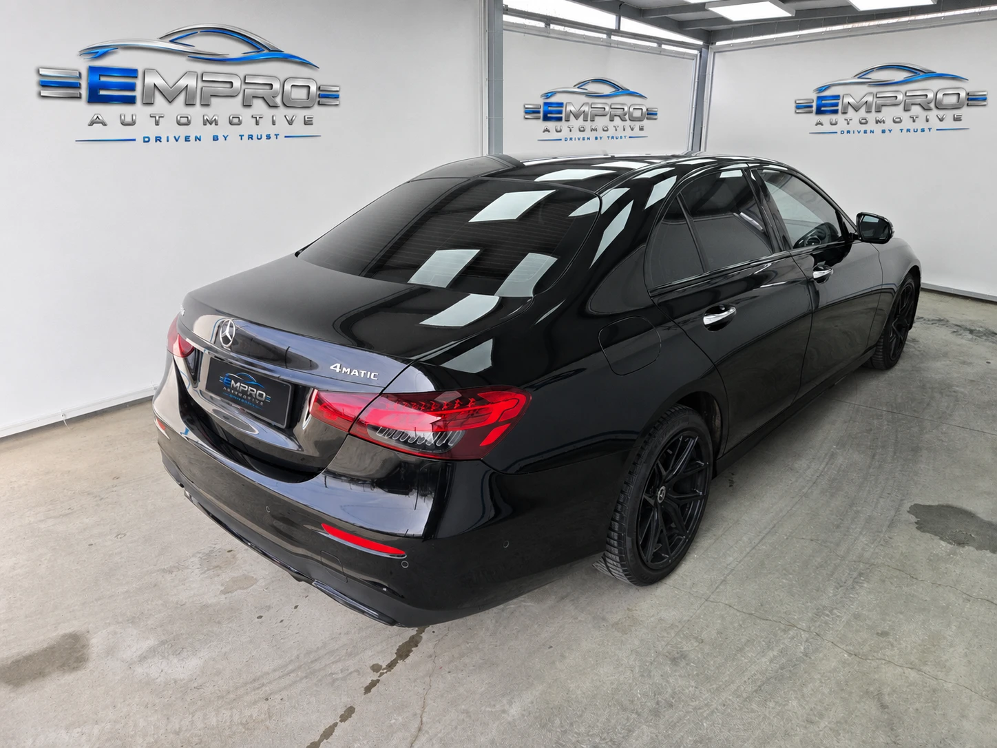 Mercedes-Benz E 350 4MATIC* 360 CAM* AMBIENT PLUS* DISTR* PANO, снимка 4 - Автомобили и джипове - 55351911
