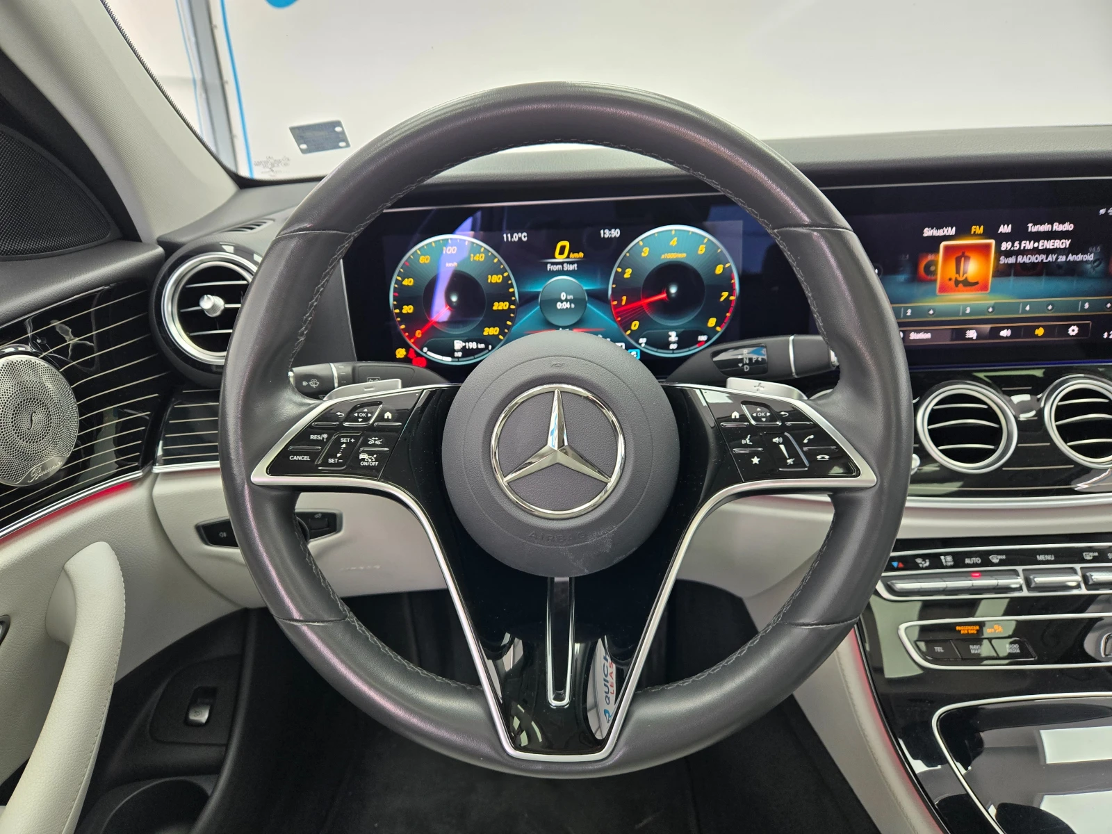 Mercedes-Benz E 350 4MATIC* 360 CAM* AMBIENT PLUS* DISTR* PANO, снимка 9 - Автомобили и джипове - 55351911