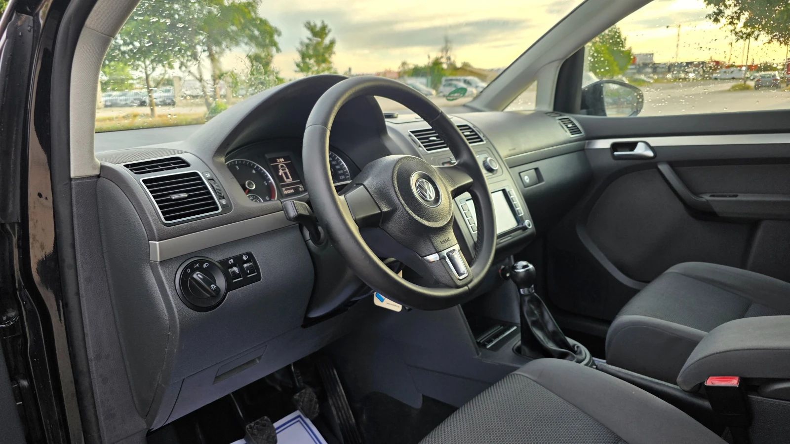 VW Touran УНИКАТ/NAVI, снимка 6 - Автомобили и джипове - 55579584