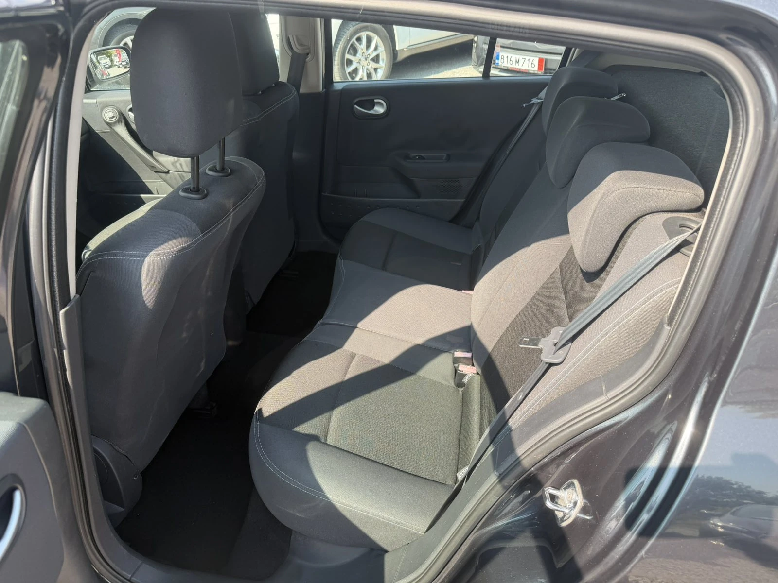 Renault Megane 1.6I, снимка 13 - Автомобили и джипове - 55795946