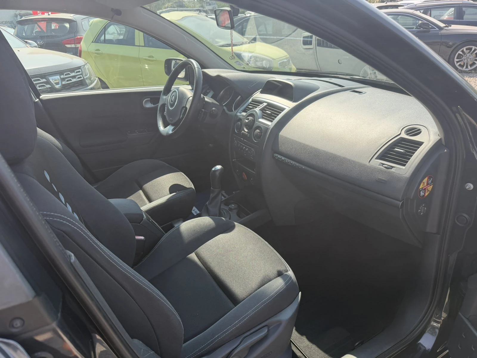 Renault Megane 1.6I, снимка 12 - Автомобили и джипове - 55795946