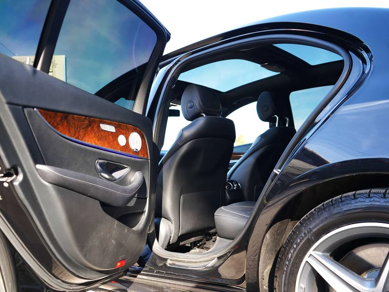 Mercedes-Benz E 400 4 MATIC, снимка 12 - Автомобили и джипове - 56723255