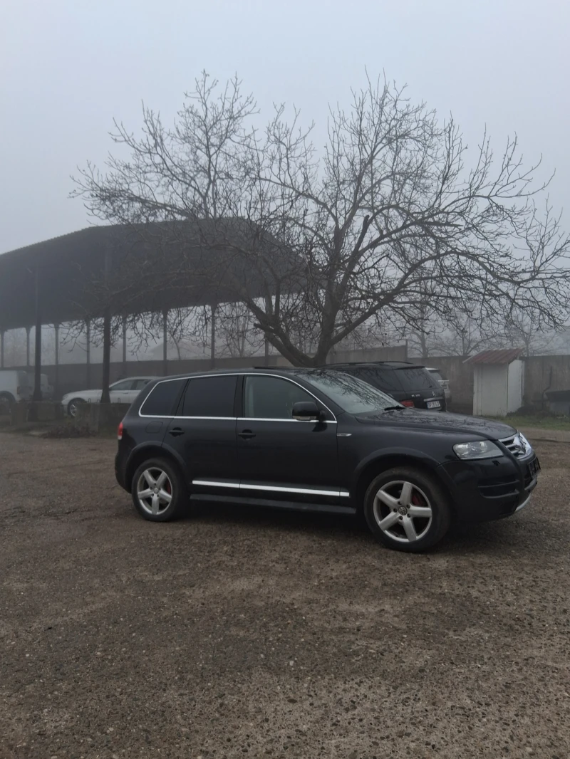 VW Touareg 3.0 TDI 220+ + R-LINE, снимка 2 - Автомобили и джипове - 52858080
