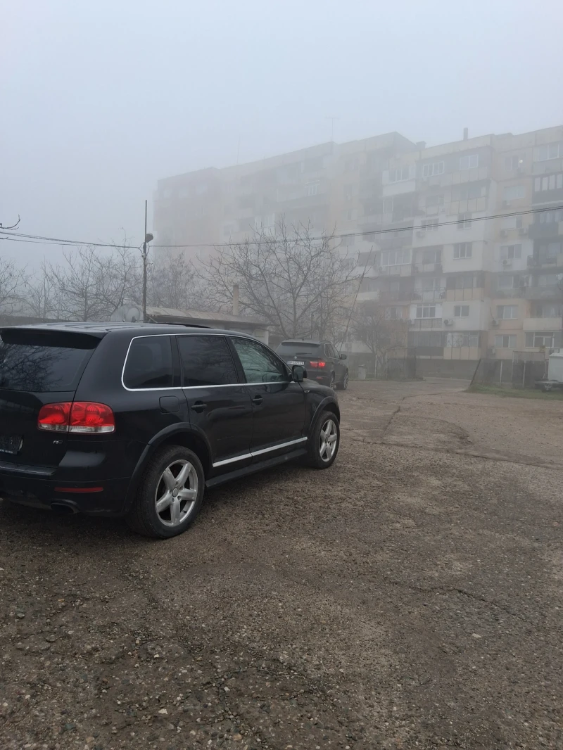 VW Touareg 3.0 TDI 220+ + R-LINE, снимка 3 - Автомобили и джипове - 52858080