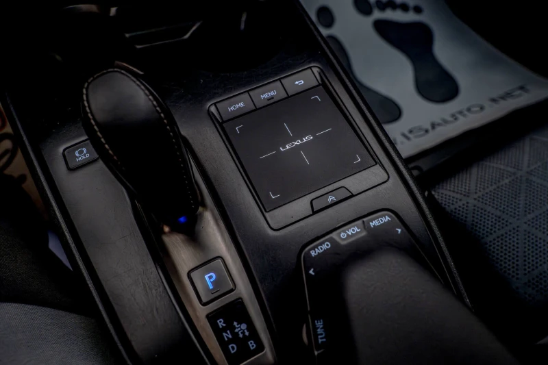 Lexus UX 300e Distronik/Lane Assist/Обдухване/Камера/Подгрев, снимка 9 - Автомобили и джипове - 53065559