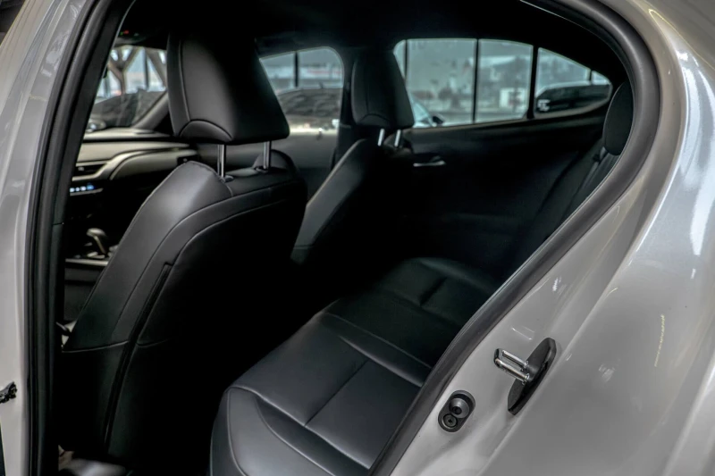 Lexus UX 300e Distronik/Lane Assist/Обдухване/Камера/Подгрев, снимка 8 - Автомобили и джипове - 53065559