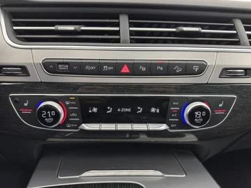 Audi Q7 S Line.Всички екстри. Завиващ заден мост., снимка 14 - Автомобили и джипове - 53446161
