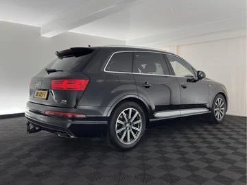 Audi Q7 S Line.Всички екстри. Завиващ заден мост., снимка 4 - Автомобили и джипове - 53446161