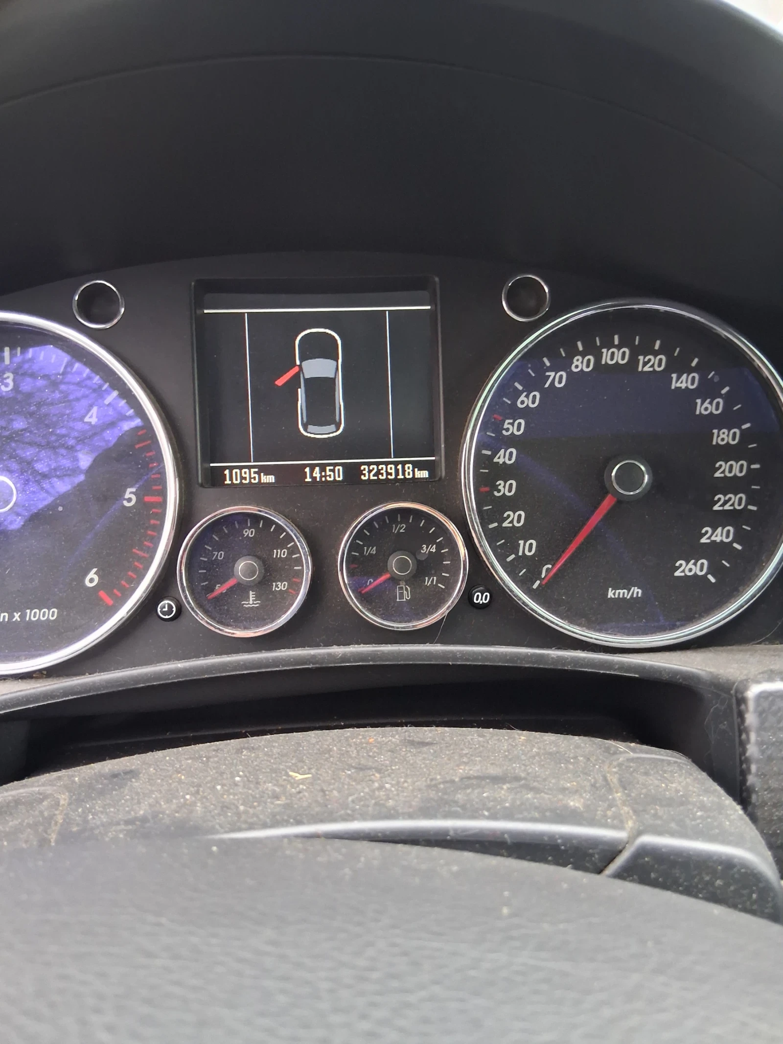 VW Touareg 3.0 TDI 220+ + R-LINE - изображение 10