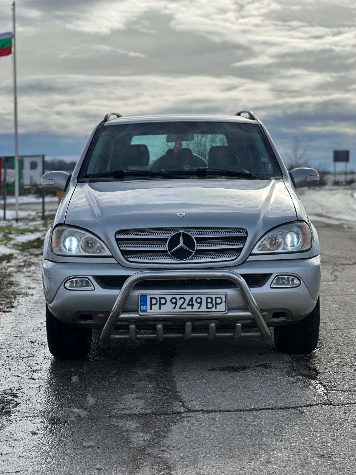 Mercedes-Benz ML 270 Като нова, снимка 2 - Автомобили и джипове - 53749550