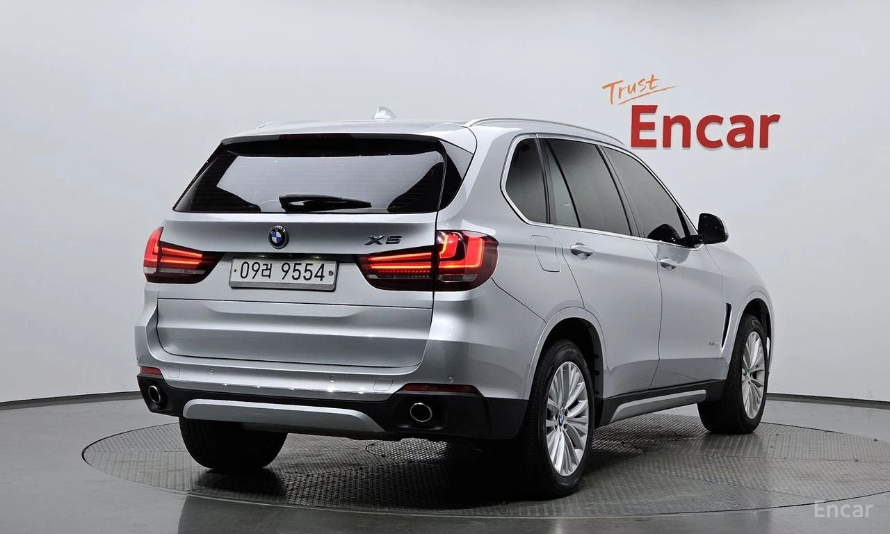 BMW X5 ПОДГРЕВИ * 360 КАМЕРА * HEAD-UP * АВТОКРЕДИТ , снимка 3 - Автомобили и джипове - 55233941