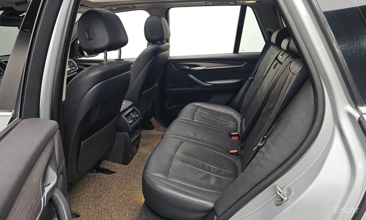 BMW X5 ПОДГРЕВИ * 360 КАМЕРА * HEAD-UP * АВТОКРЕДИТ , снимка 13 - Автомобили и джипове - 55233941