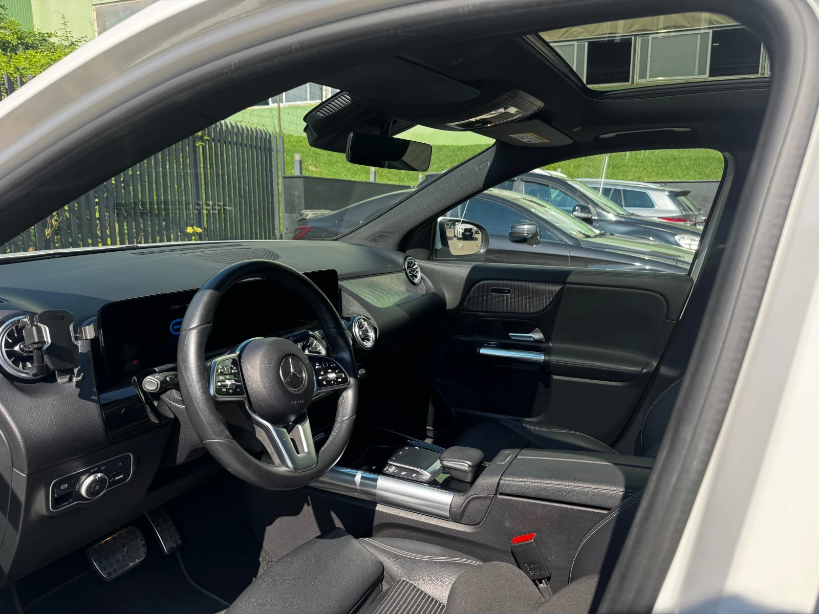 Mercedes-Benz EQA 250+ , снимка 4 - Автомобили и джипове - 55392903