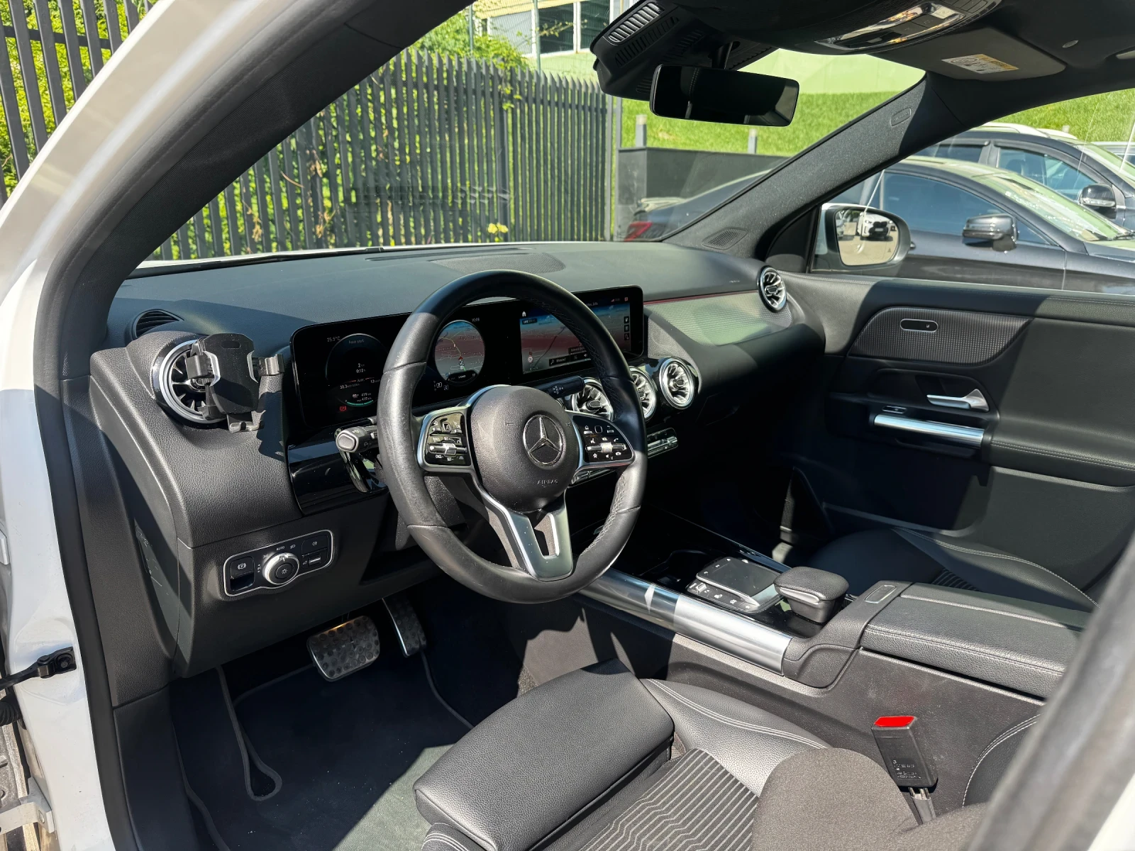 Mercedes-Benz EQA 250+ , снимка 5 - Автомобили и джипове - 55392903