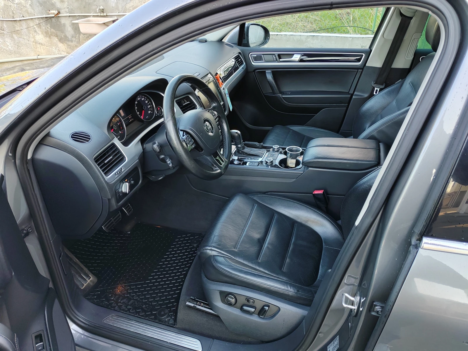 VW Touareg, снимка 3 - Автомобили и джипове - 55998505