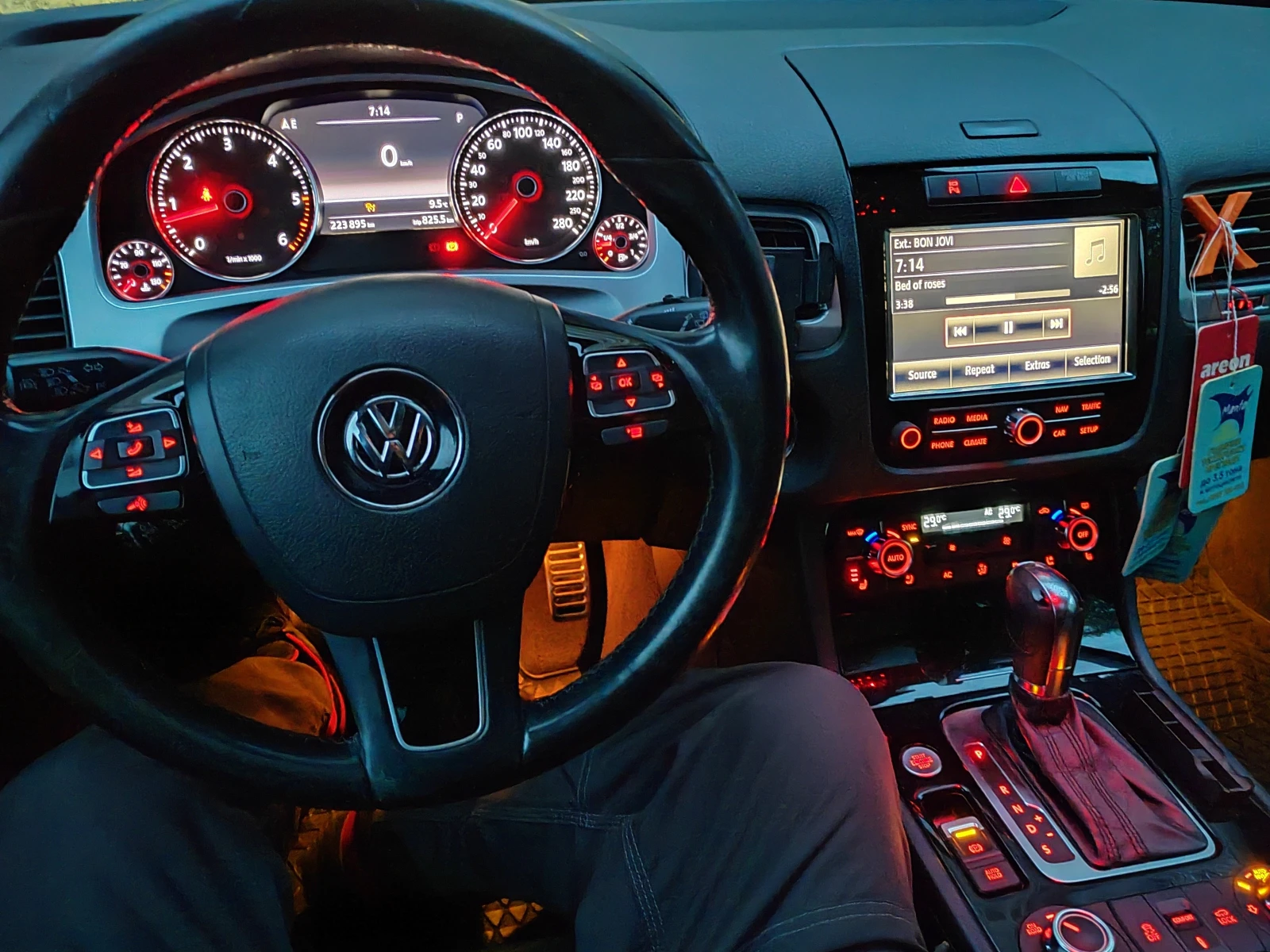 VW Touareg, снимка 12 - Автомобили и джипове - 55998505