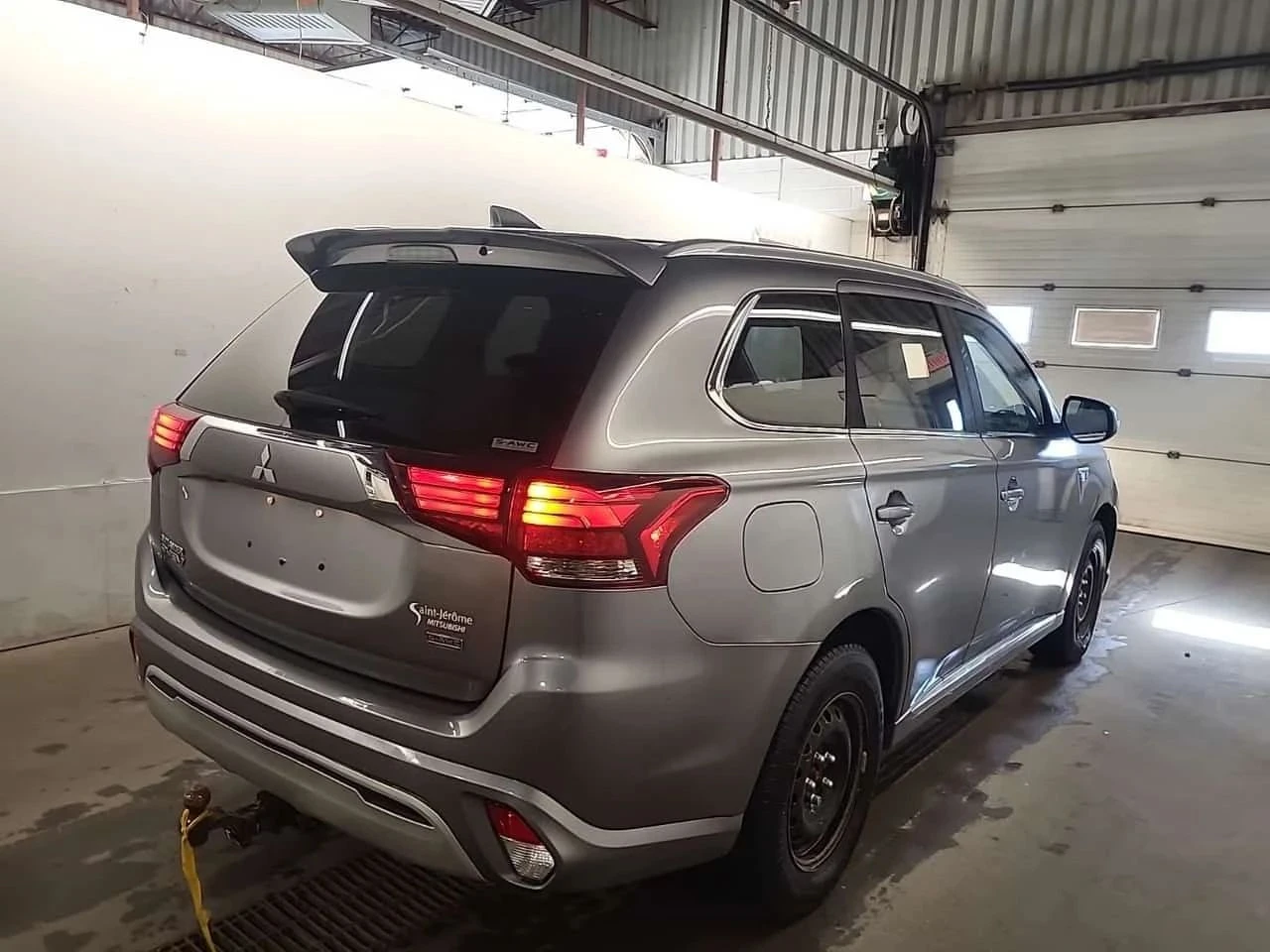 Mitsubishi Outlander, снимка 4 - Автомобили и джипове - 56688674