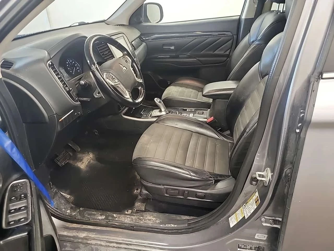Mitsubishi Outlander, снимка 10 - Автомобили и джипове - 56688674