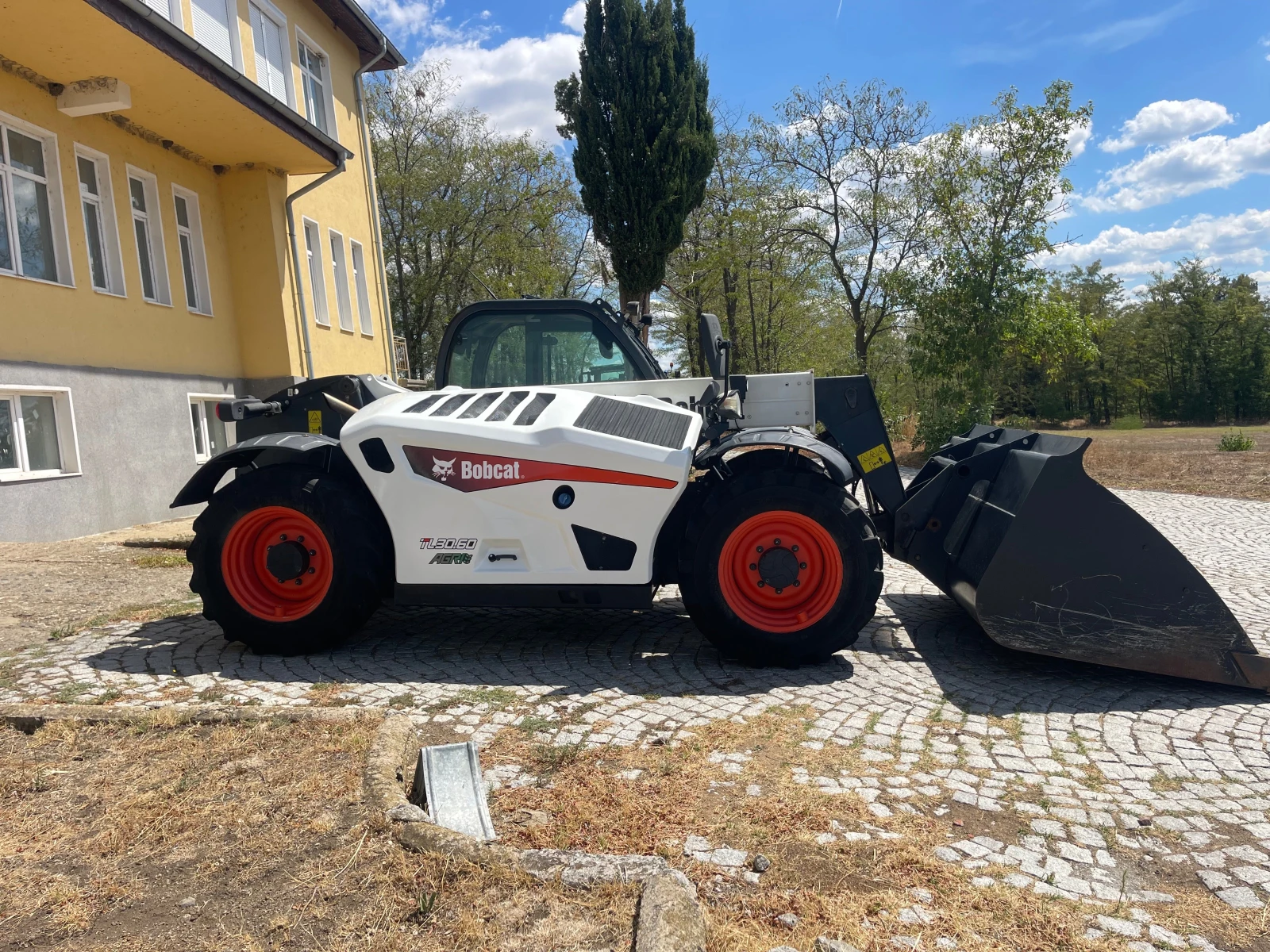 Телескопичен товарач Bobcat 30.60 AGRI ЛИЗИНГ - изображение 8