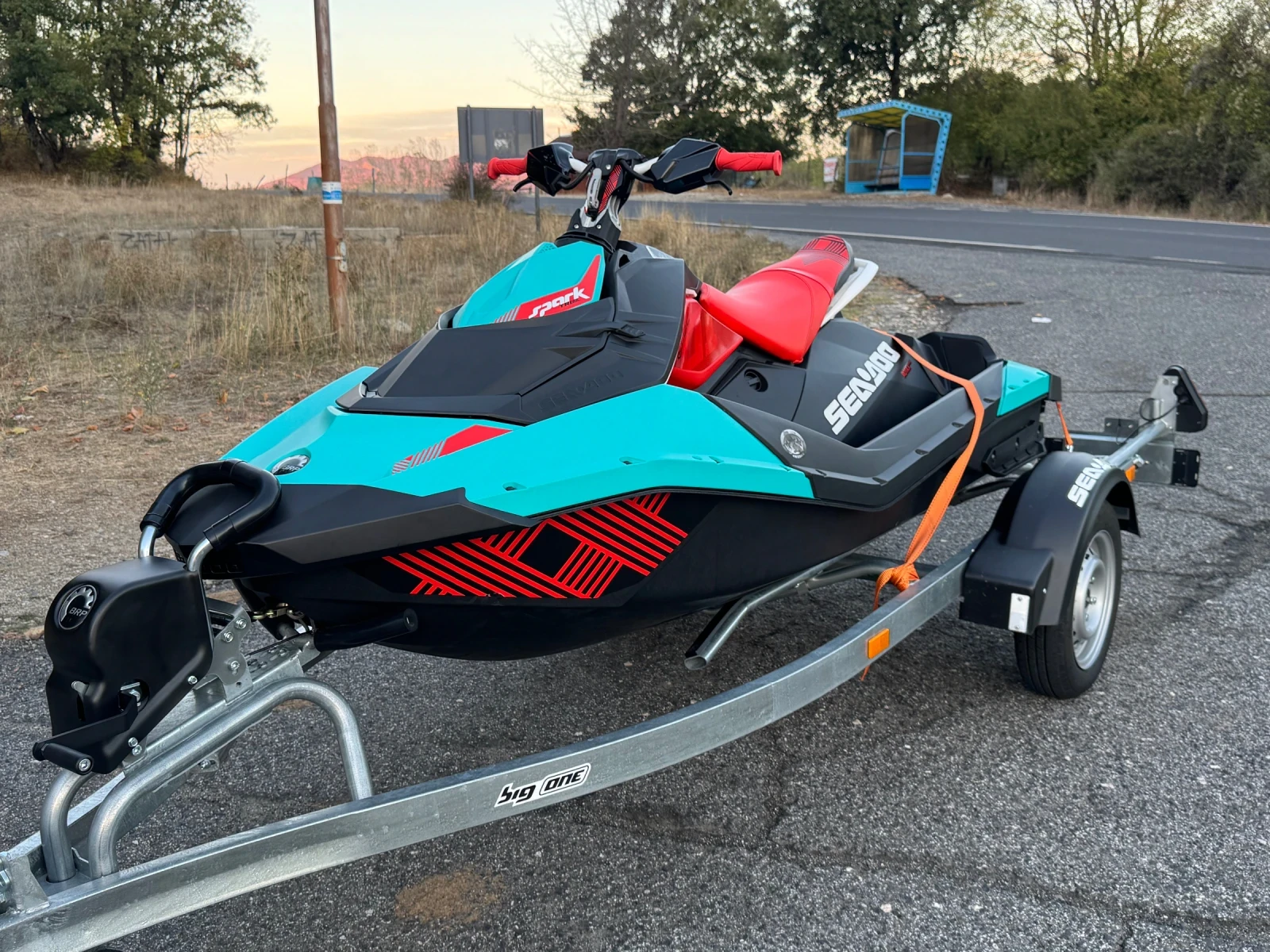 Джет Bombardier Sea Doo Spark Trixx 2up, снимка 2 - Воден транспорт - 54917711