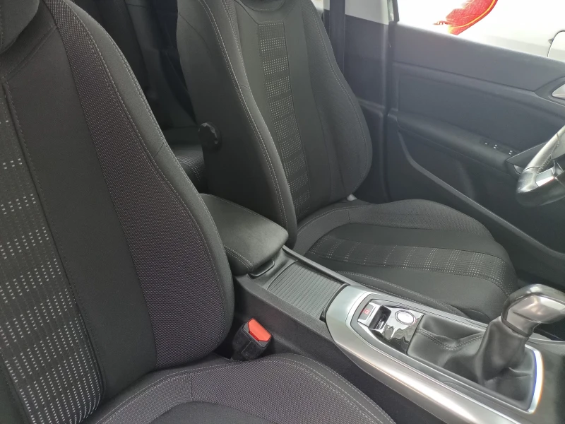 Peugeot 308 1.2 e-THP* PANORAMA* CAMERA* LED* NAVI* Keyless, снимка 12 - Автомобили и джипове - 50020383