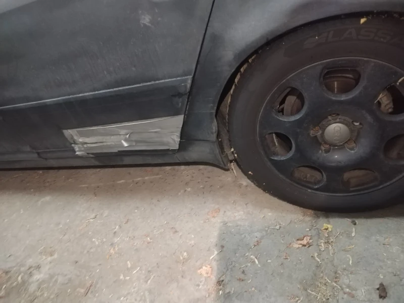 Audi A6 1.9 tdi 130 к.с. 6-степеннен Multitronic, снимка 4 - Автомобили и джипове - 52792477