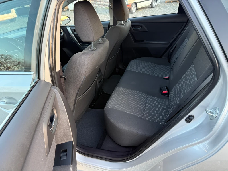 Toyota Auris 1.33 vvti -100 к.с., снимка 13 - Автомобили и джипове - 53134220