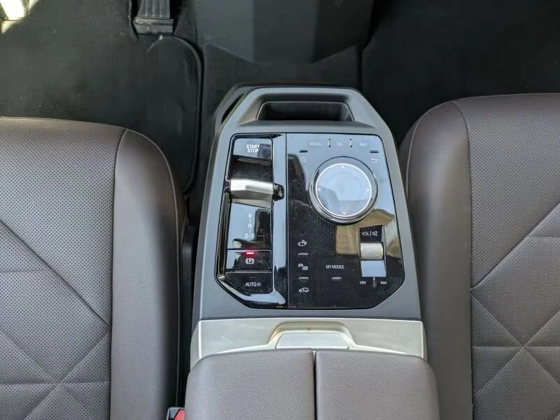 BMW iX xDRIVE50/523HP/LASER/H&K/360/ACC/CPLAY/KLESS/995f - изображение 9