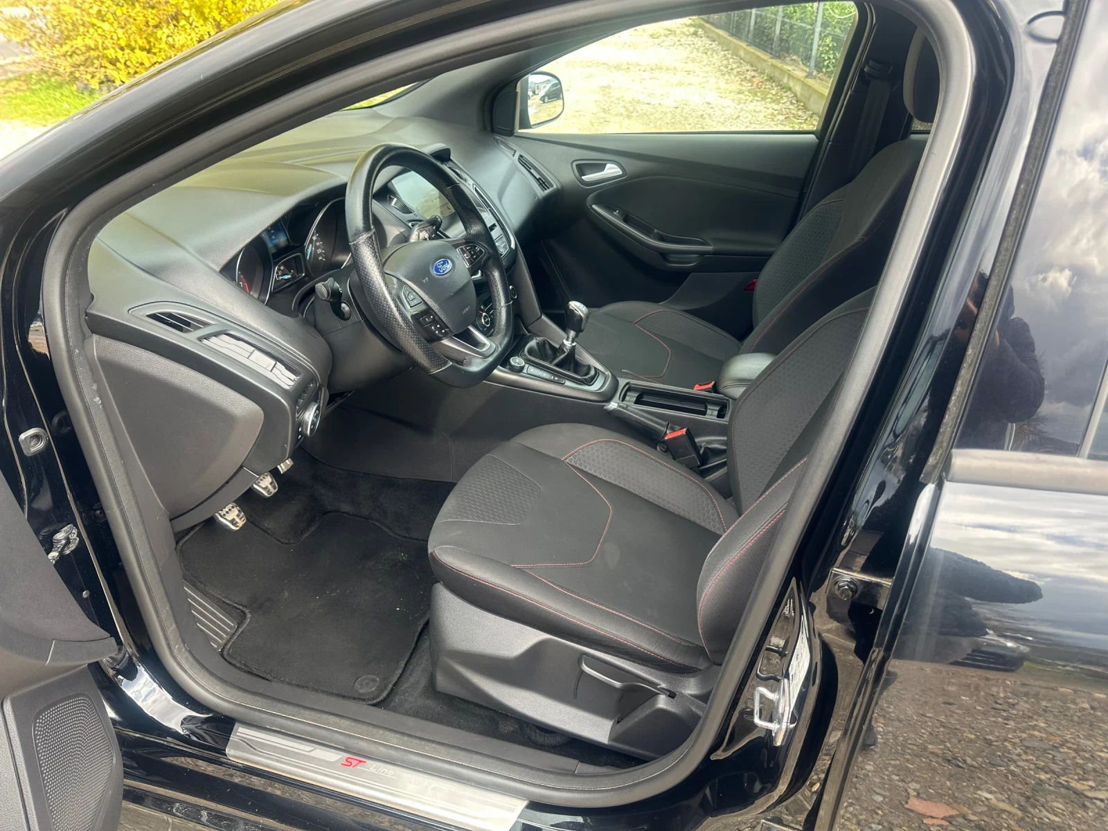 Ford Focus 1, 0 EcoBoost ST-Line - изображение 6