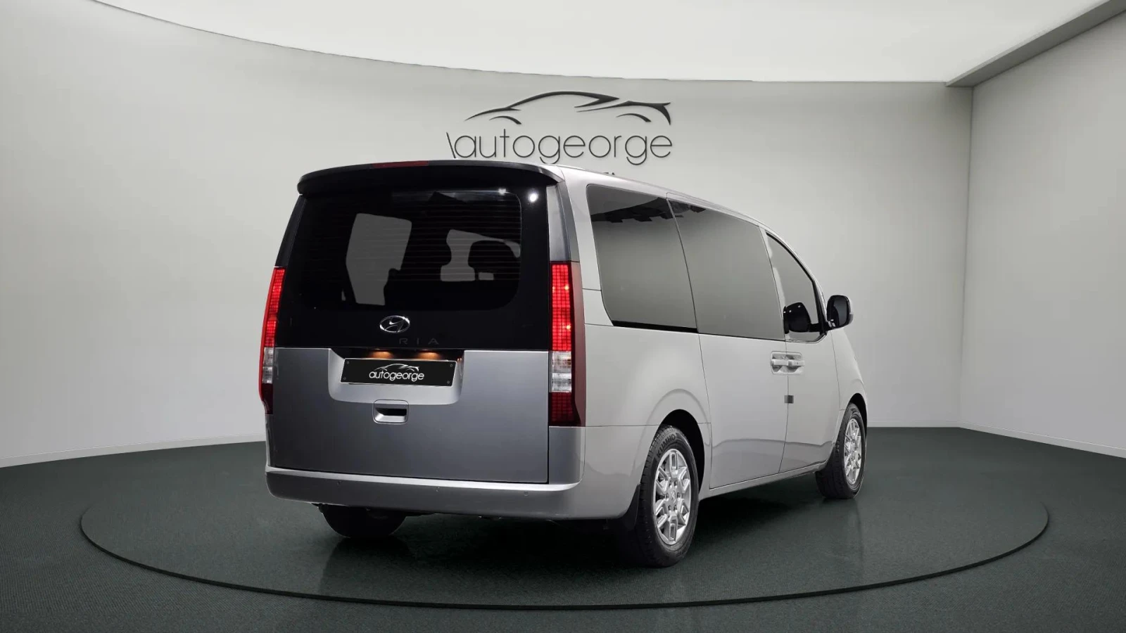 Hyundai Staria L3.5 Tourer 9seater autogeorge.com - изображение 2