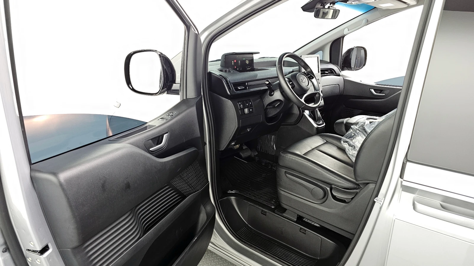 Hyundai Staria L3.5 Tourer 9seater autogeorge.com - изображение 8