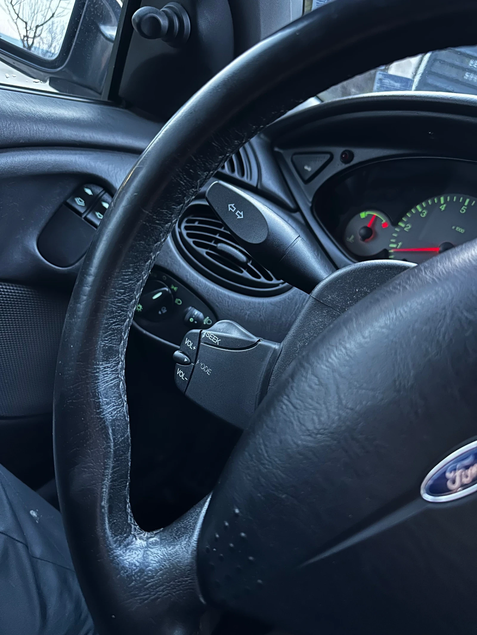 Ford Focus Автоматик/LED/130.000km/1.6i ГАЗ, снимка 13 - Автомобили и джипове - 53769872