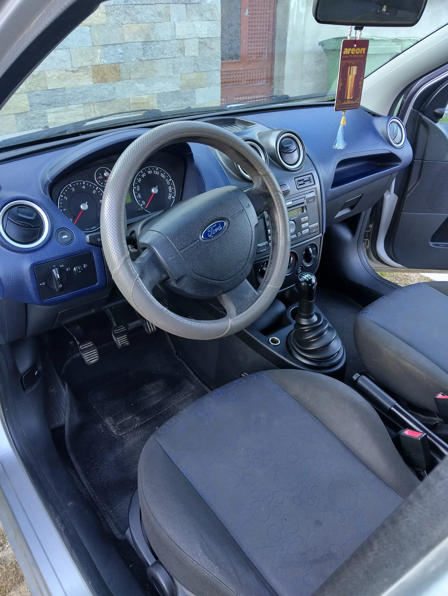 Ford Fiesta 1.3i, снимка 6 - Автомобили и джипове - 54173263
