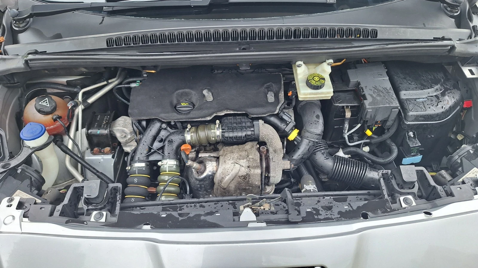 Peugeot 5008 1.6hdi 6с.к. 7 места , снимка 10 - Автомобили и джипове - 54450863