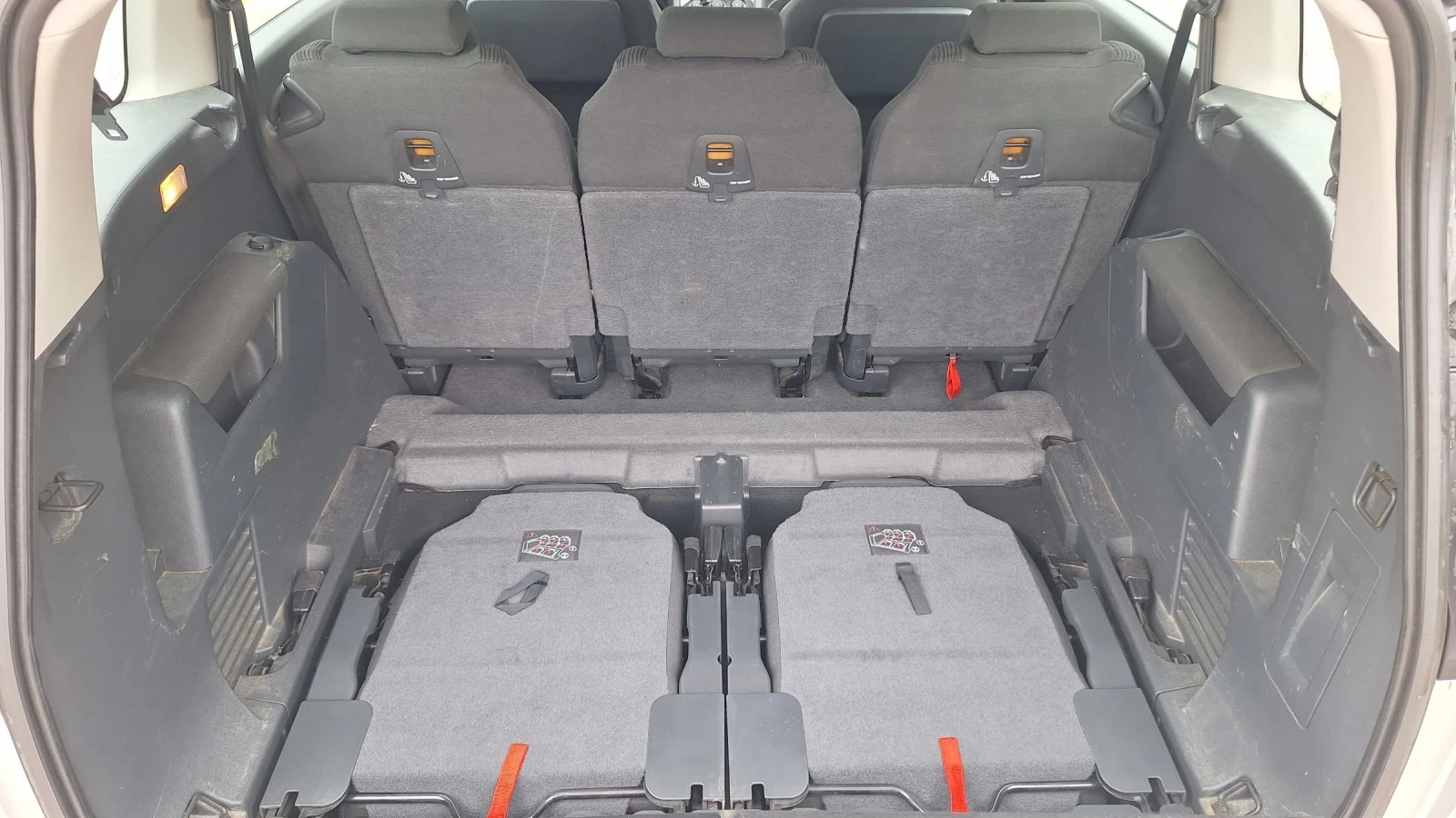 Peugeot 5008 1.6hdi 6с.к. 7 места , снимка 9 - Автомобили и джипове - 54450863