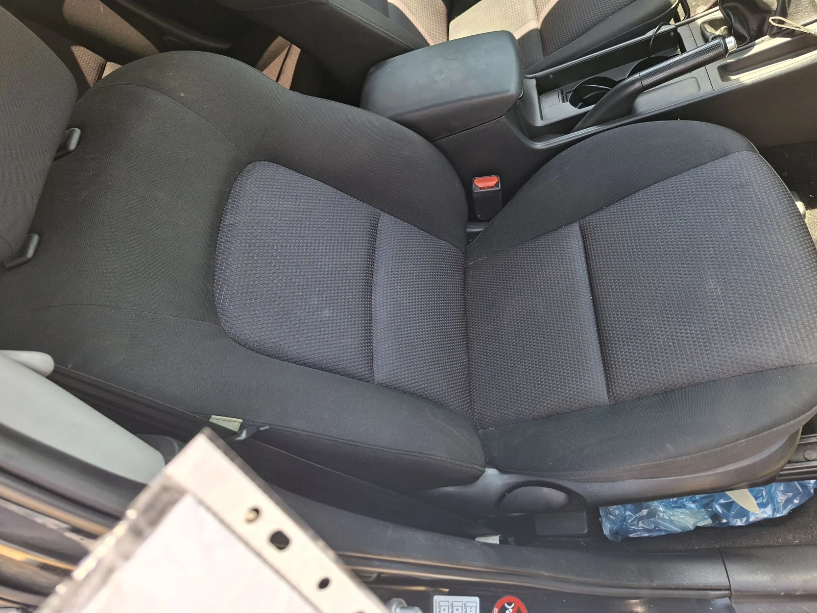 Mazda 3 1.6 hdi, снимка 6 - Автомобили и джипове - 54682531
