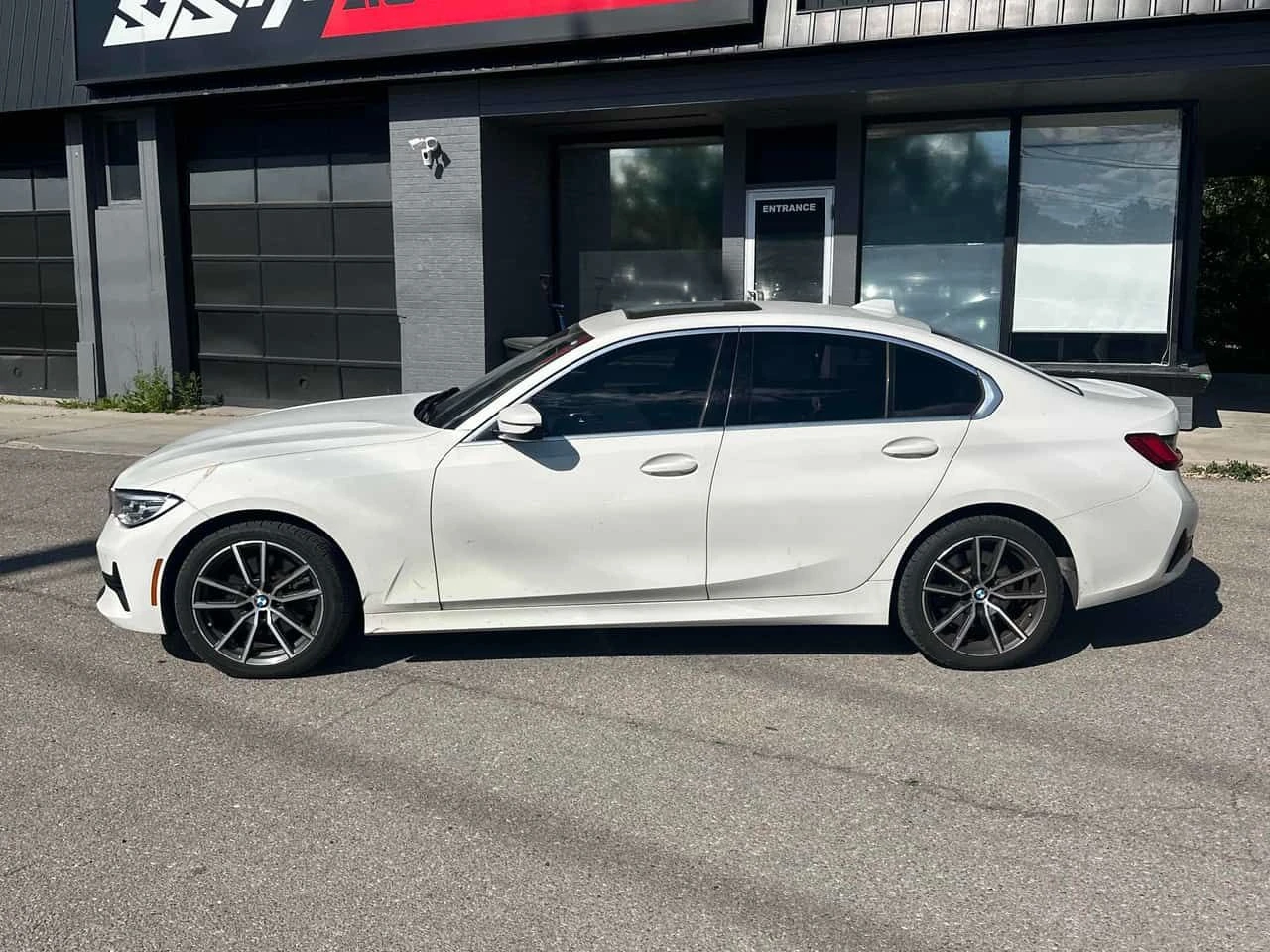 BMW 330 i xDrive * ДИГИТАЛНО ТАБЛО* ПАНОРАМА* , снимка 2 - Автомобили и джипове - 54821371