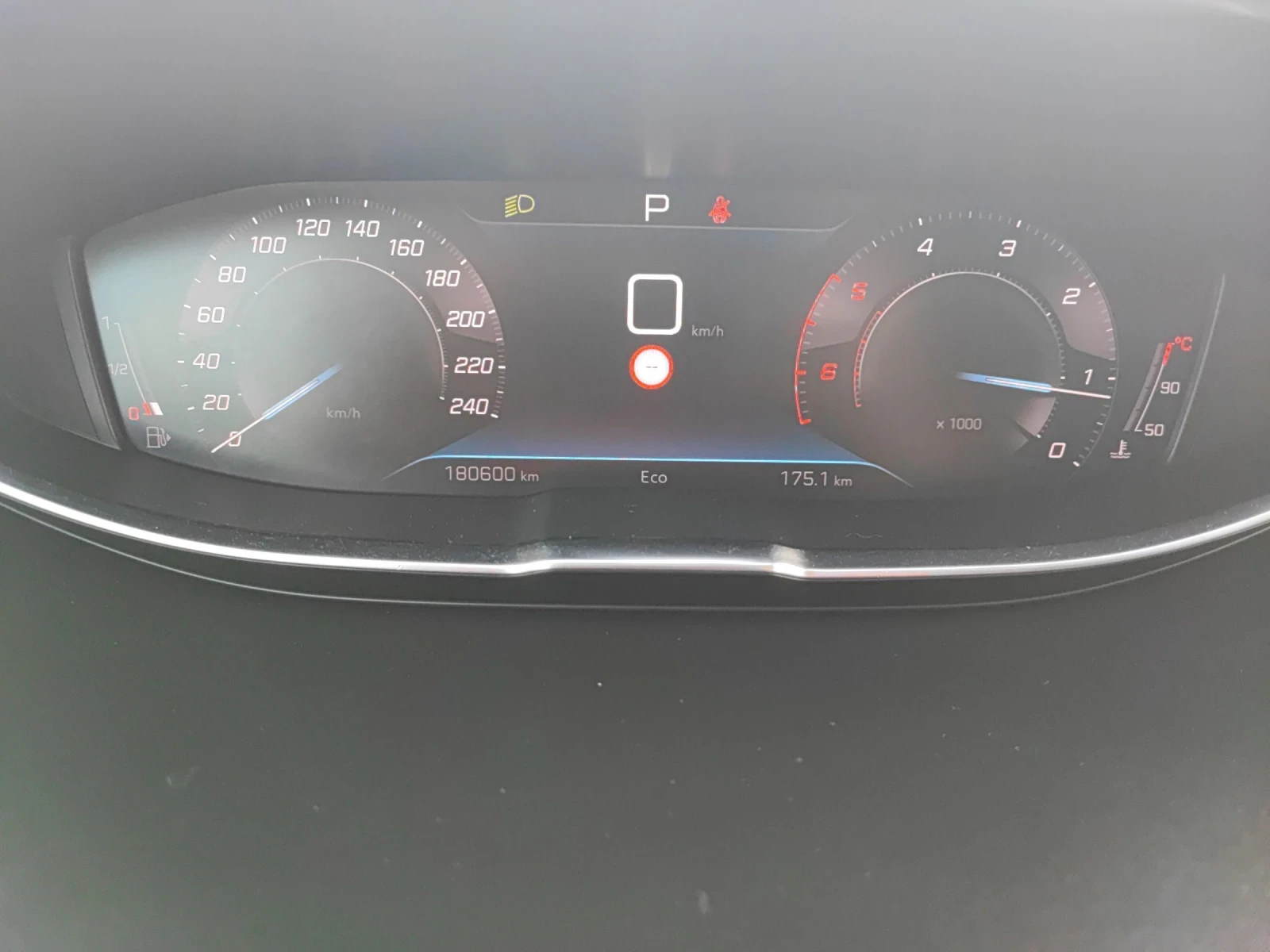 Peugeot 3008 1.5 HDI, снимка 13 - Автомобили и джипове - 55050830