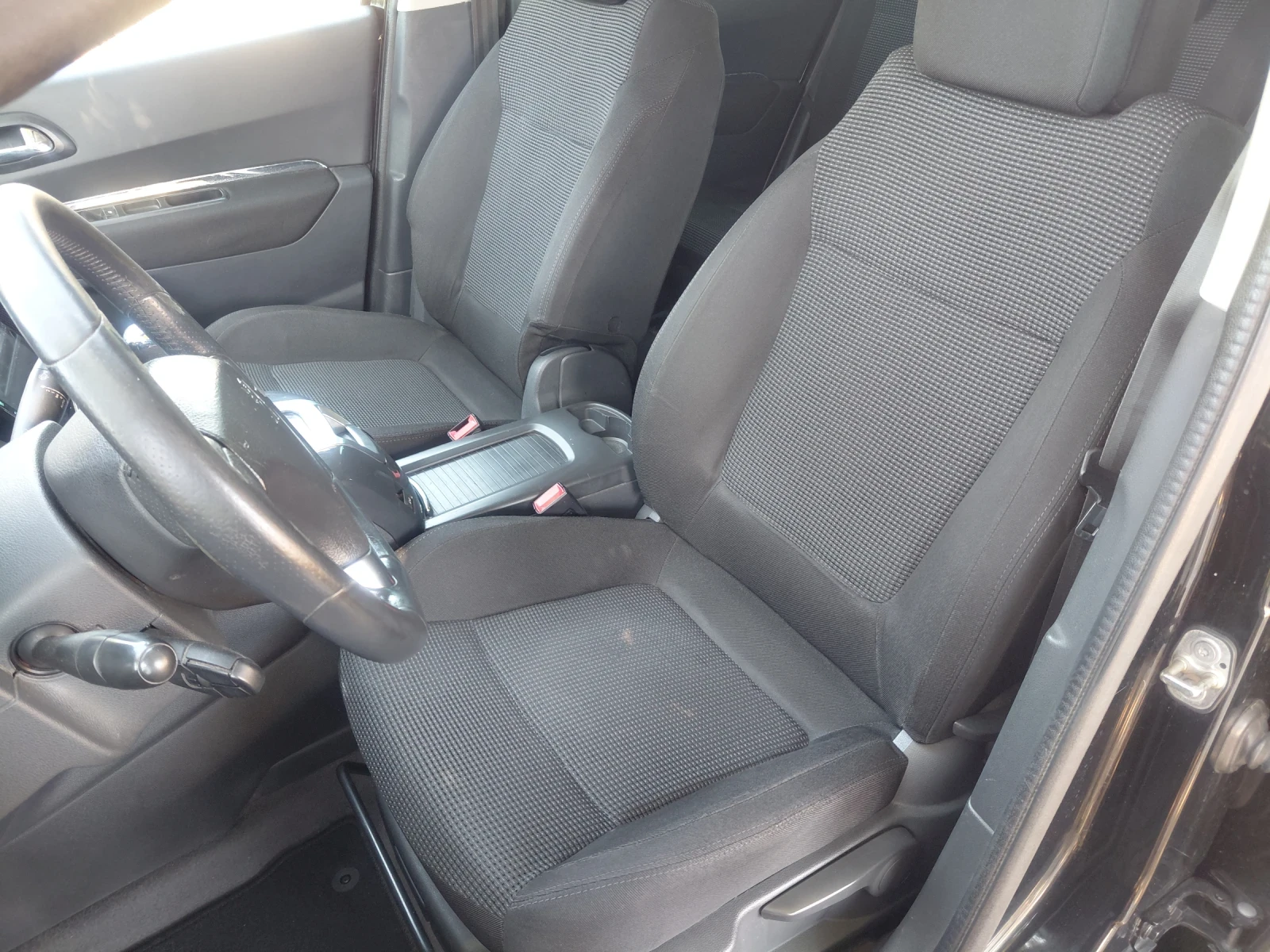 Peugeot 5008 2.0HDI/автоматик/панорама/нави/теглич, снимка 9 - Автомобили и джипове - 55081588
