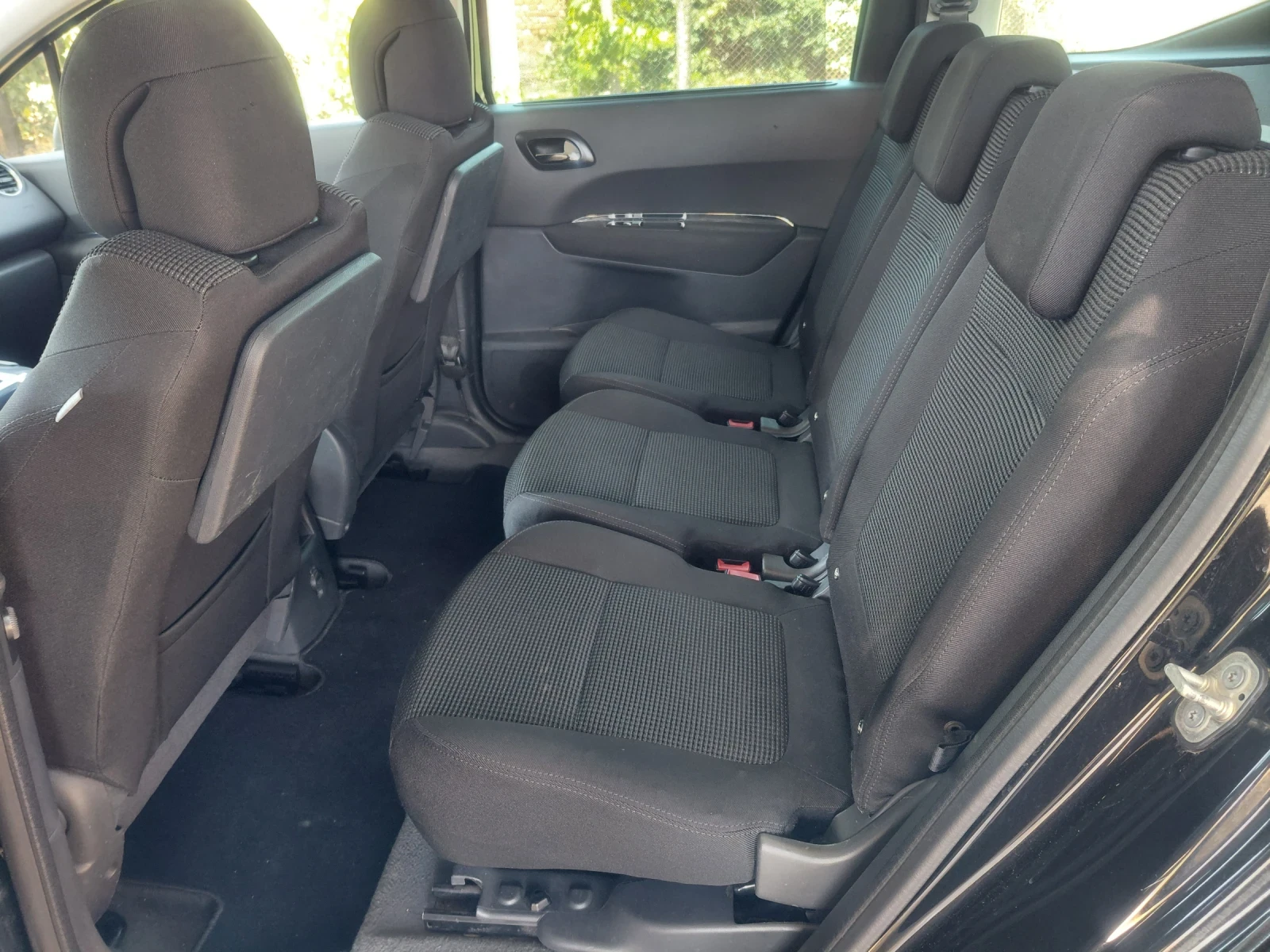 Peugeot 5008 2.0HDI/автоматик/панорама/нави/теглич, снимка 16 - Автомобили и джипове - 55081588