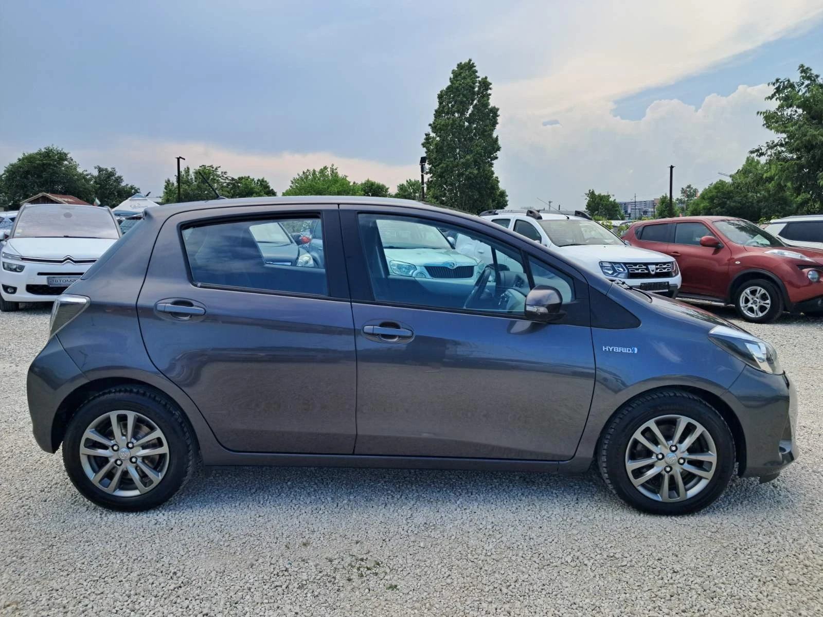 Toyota Yaris 1.5 HYBRID , снимка 7 - Автомобили и джипове - 55590785