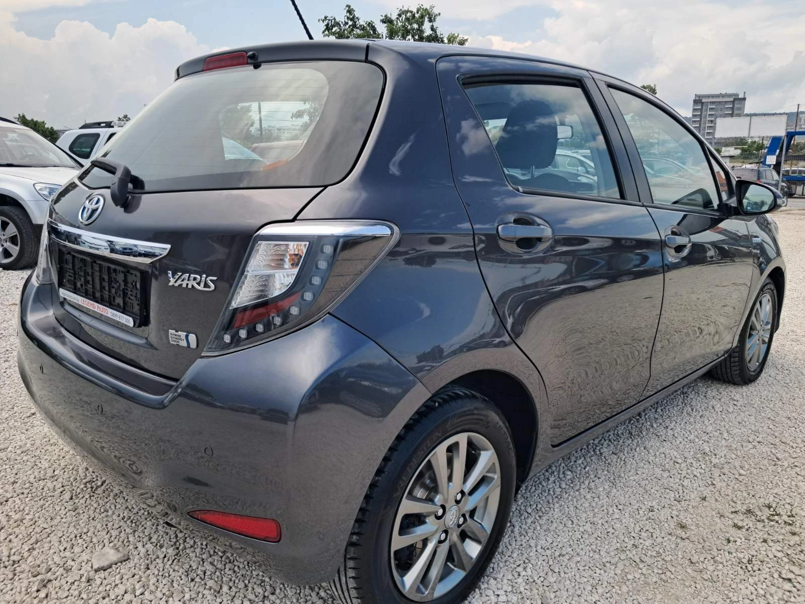 Toyota Yaris 1.5 HYBRID , снимка 4 - Автомобили и джипове - 55590785