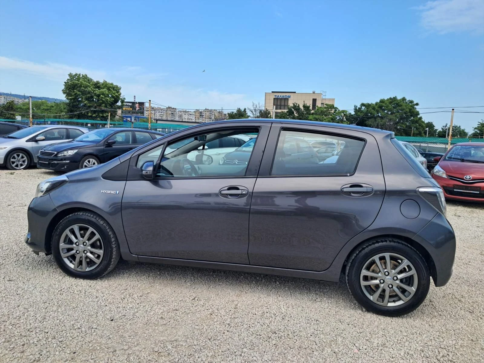 Toyota Yaris 1.5 HYBRID , снимка 8 - Автомобили и джипове - 55590785