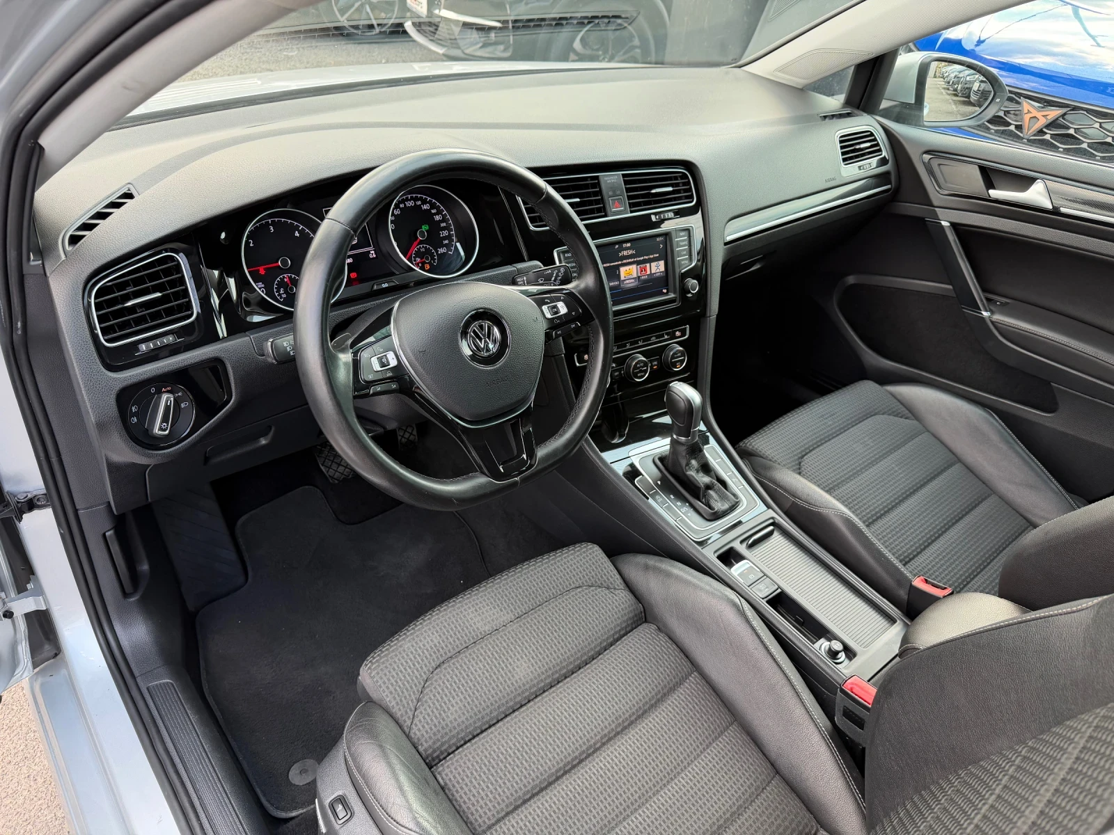 VW Golf Variant 2.0TDI DSG Navi Xenon Euro6b, снимка 7 - Автомобили и джипове - 55656190