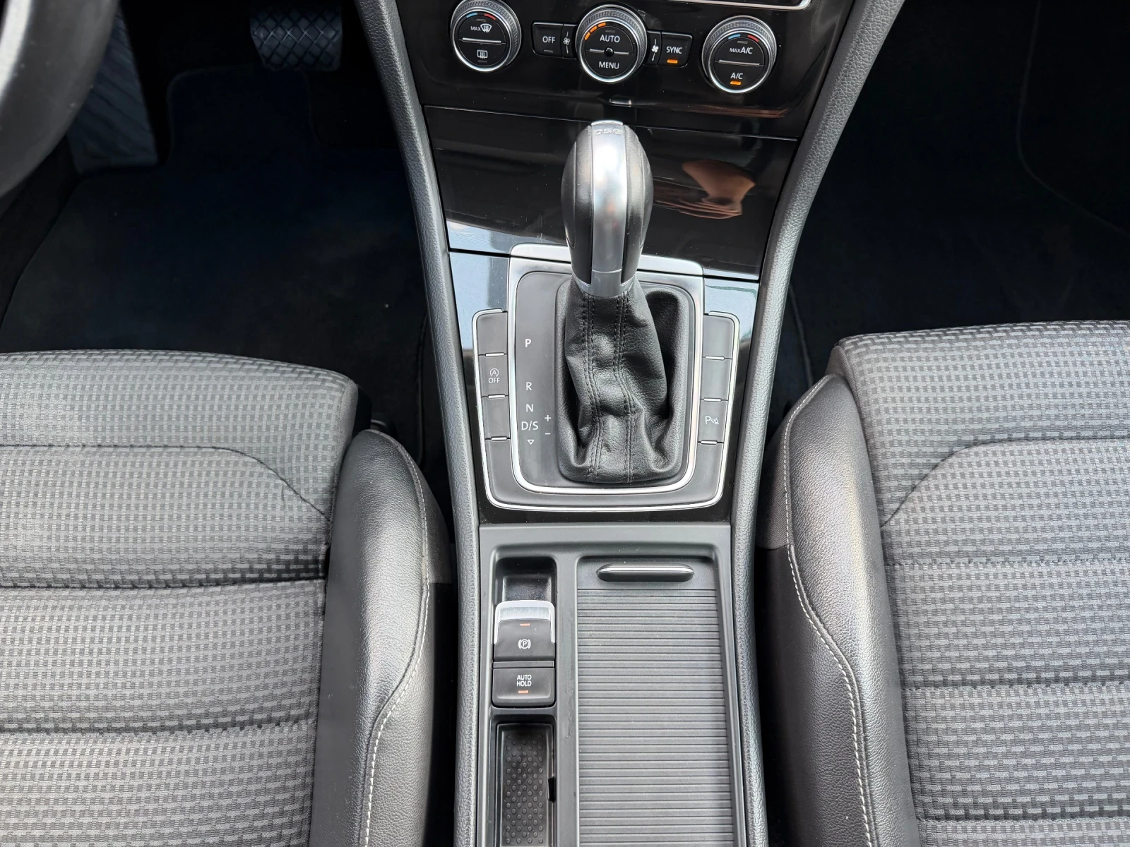 VW Golf Variant 2.0TDI DSG Navi Xenon Euro6b, снимка 13 - Автомобили и джипове - 55656190