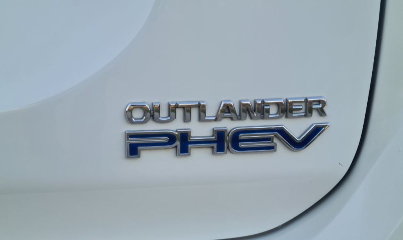 Mitsubishi Outlander PHEV Топ Състояние, снимка 11 - Автомобили и джипове - 45444629